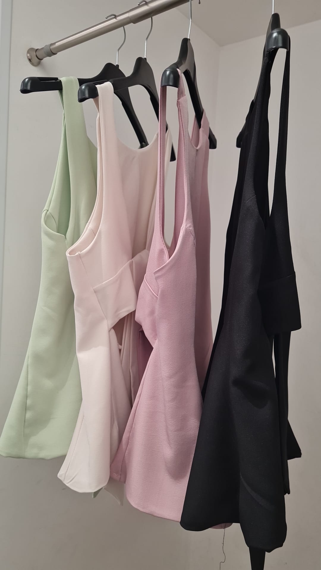 Top Peplum con Schiena Scoperta e Fiocco