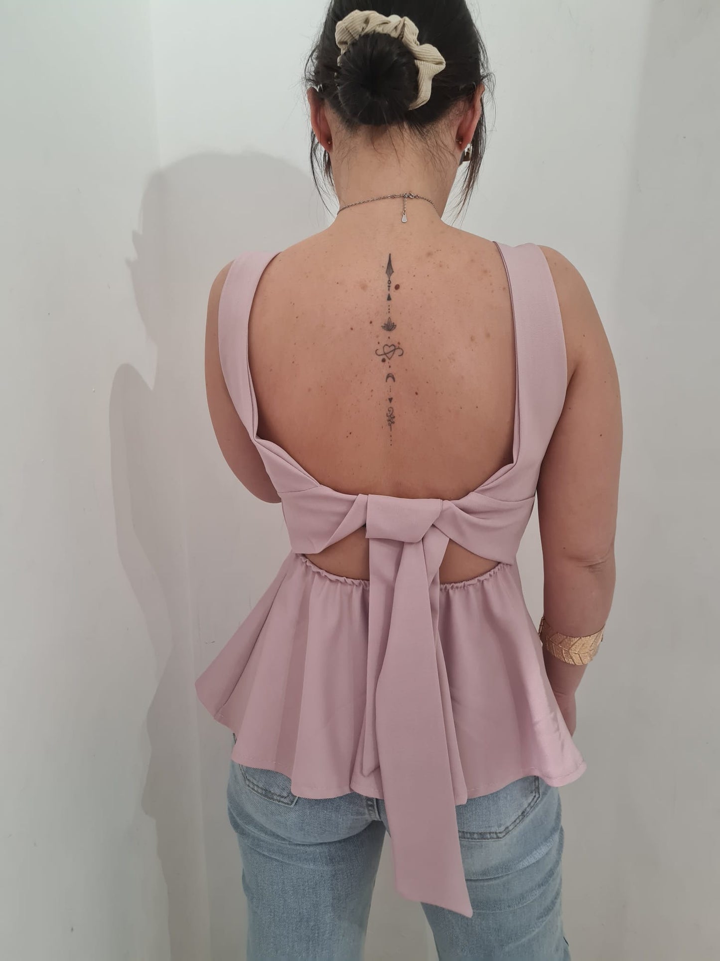 Top Peplum con Schiena Scoperta e Fiocco