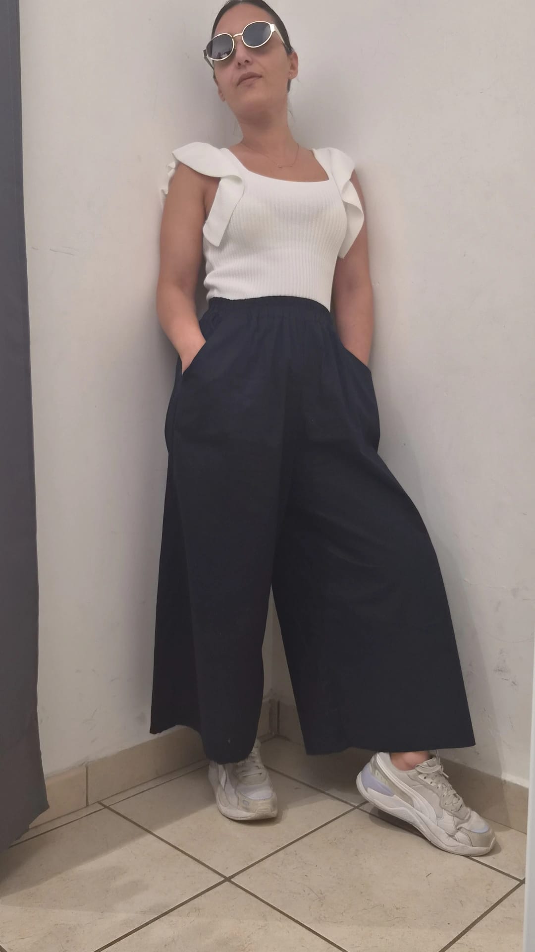 Maglia con volant donna vista laterale