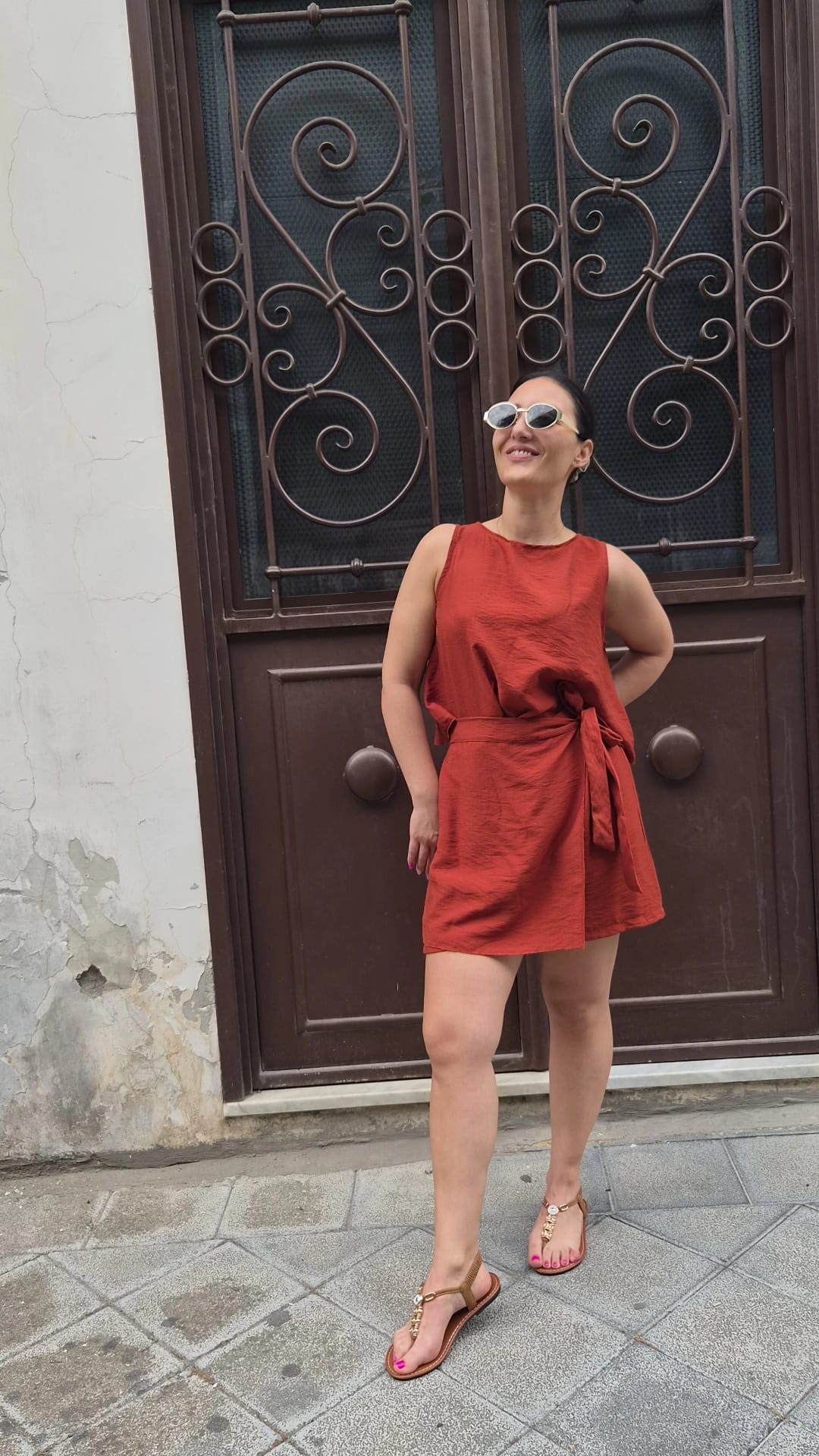 Coordinato top con nodo e gonna pantaloncino donna vista frontale