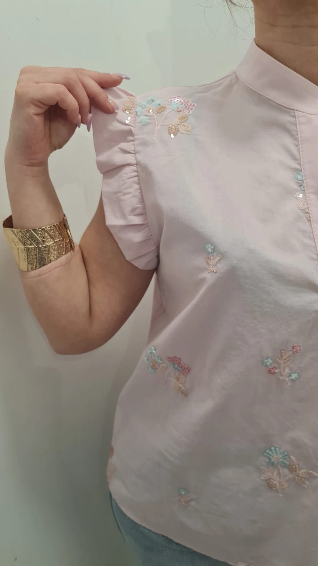 Camicia in Cotone Bouclé con Ricamo e Volant